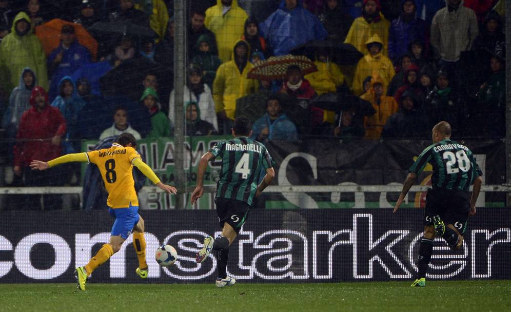 Al 13&#39; del secondo termpo arriva il 2-1 della Juve con un sinistro di Marchisio lanciato da Pirlo. Afp